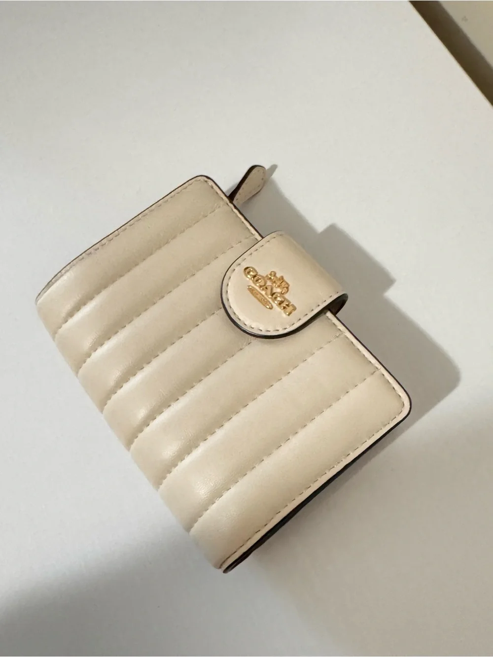 Coach Medium Corner Zip Wallet Linear Quilted Chalk - Picture 1 of 8